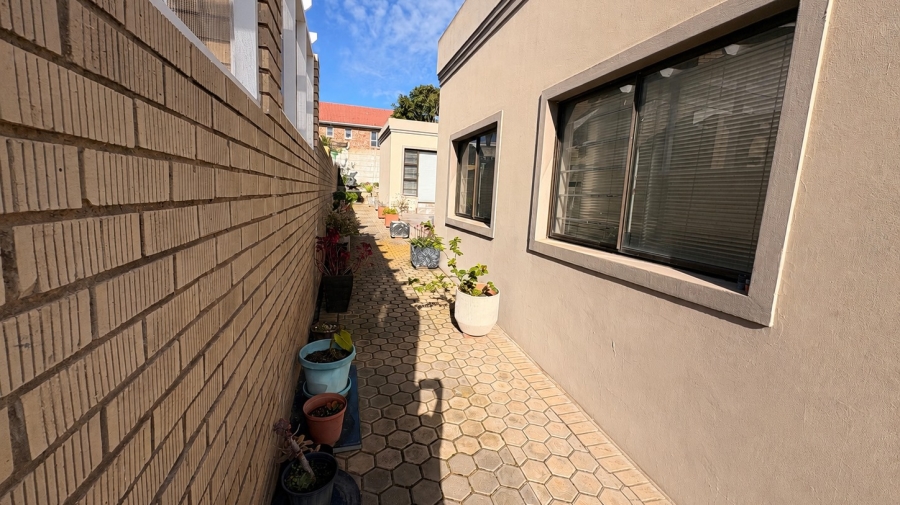 3 Bedroom Property for Sale in Reebok Western Cape